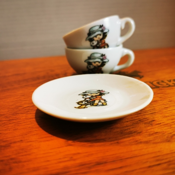 Vintage Japan Miniature Ceramic Tea Cup and Saucer Girl in Big Hat with Kitties - Picture 10 of 16